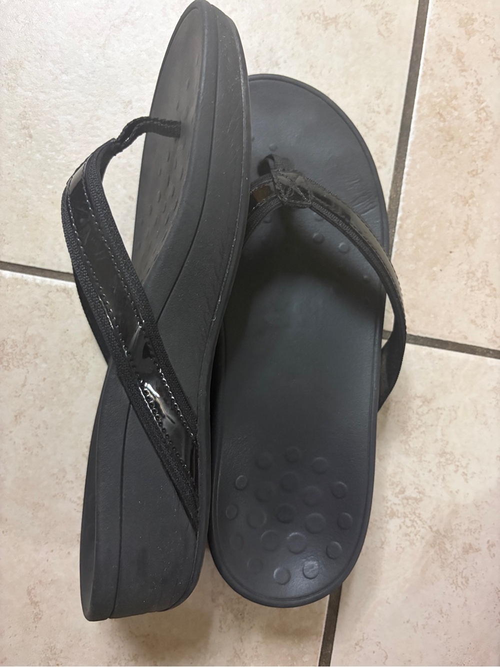 Vionic Women's Black Slip-On Thong Sandals